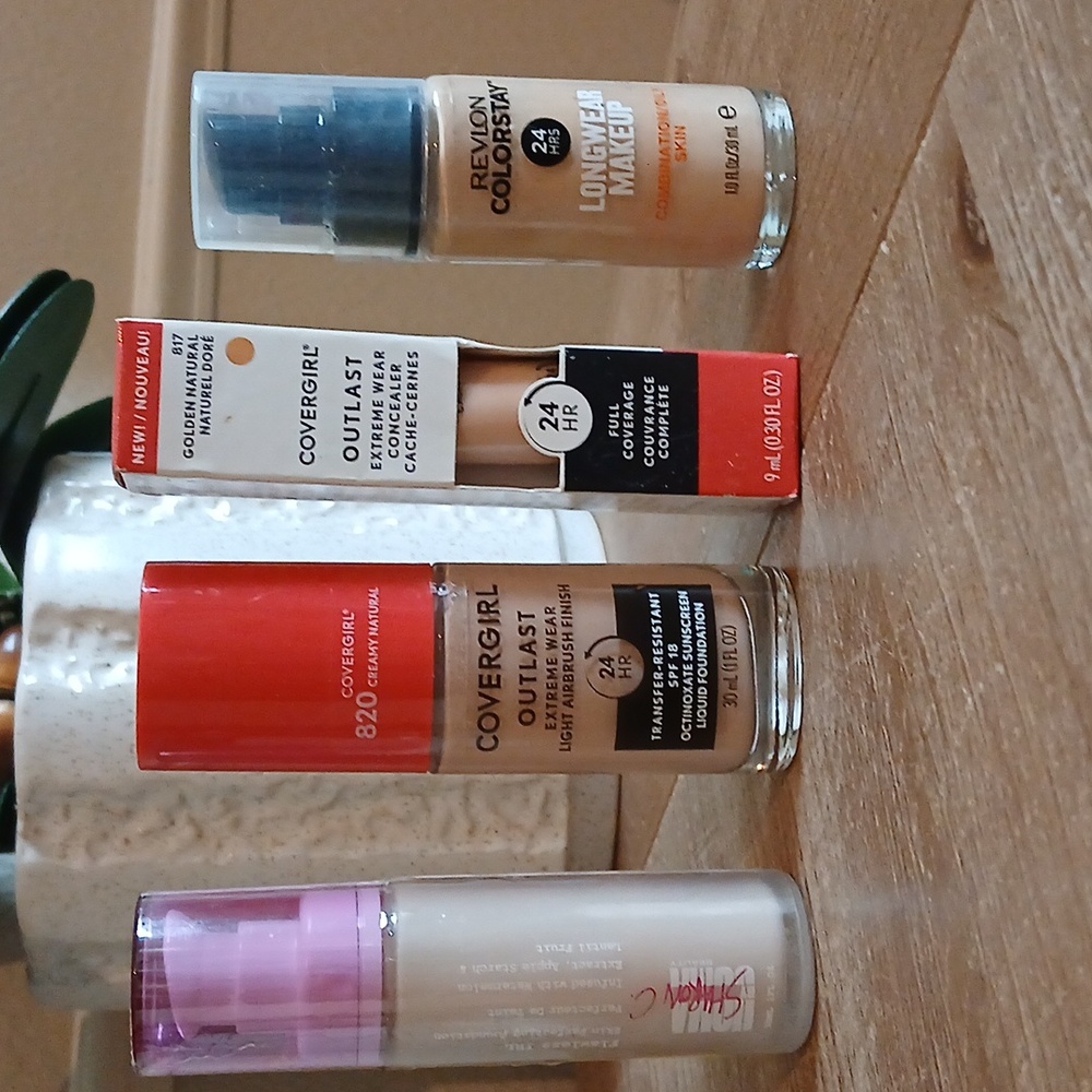 New Foundation Uoma, Covergirl, Revlon, and Concealer Women's Makeup 4pc - Picture 7 of 17